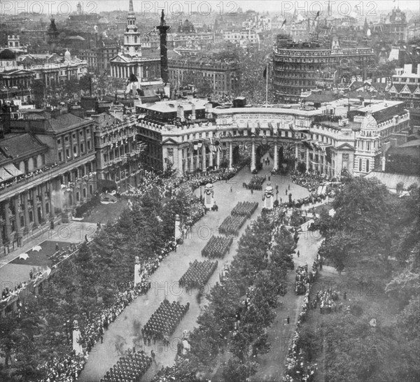 Victory parade passing through the Admiralty Arch and down the Mall, 19th July, 1919, (1926). Artist: Unknown