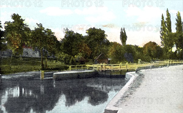 Iffley Lock, 20th Century. Artist: Unknown