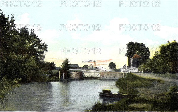 Abingdon Lock, Oxfordshire, 20th Century. Artist: Unknown