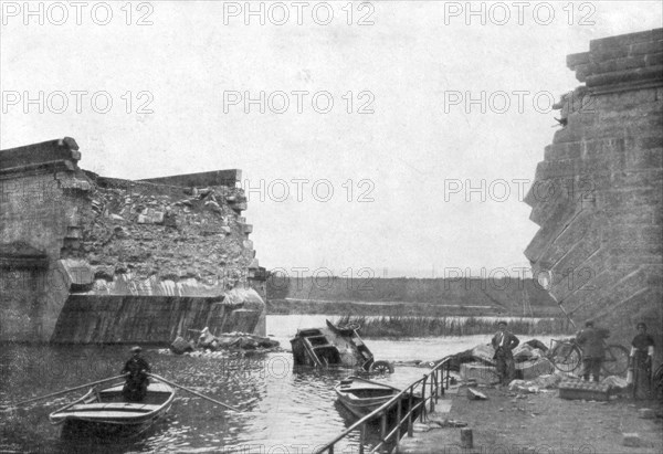 The bridge at Trilport, 1st Battle of the Marne, France, 5-12 September 1914. Artist: Unknown