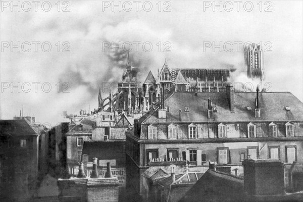 Cathedral of Reims on fire from German shelling, France, 1914. Artist: Unknown