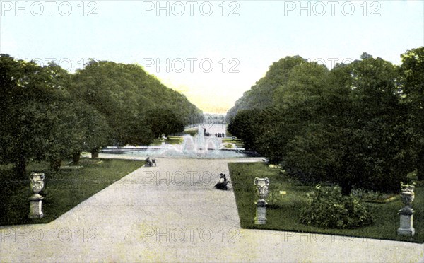 Gardens of Hampton Court Palace, London, 20th Century. Creator: Unknown.