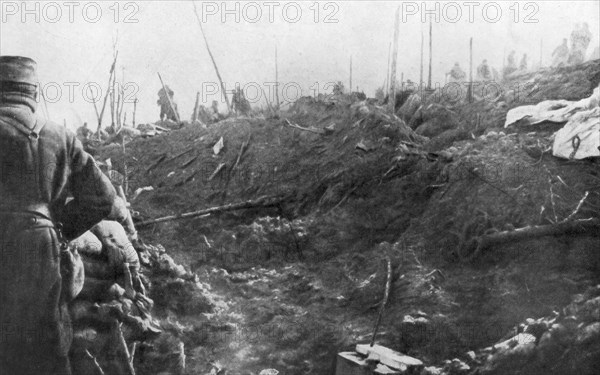 French troops prepare for a German counter-attack, Eparges ridge, near Verdun, France, August 1915. Artist: Unknown