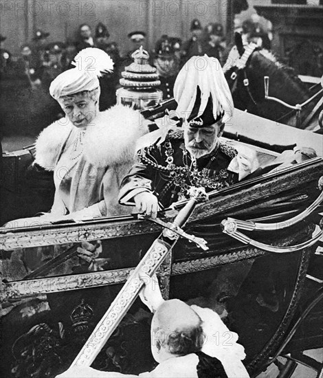 King George V touches the City's Sword, at Temple Bar, London, 1930s. Artist: Unknown