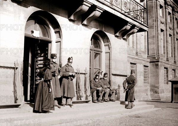 Guards, Amsterdam, 1898.Artist: James Batkin