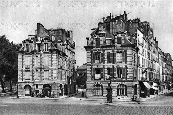 Old houses of the Louis XIII period, facing the Pont Neuf, Paris, 1931.Artist: Ernest Flammarion