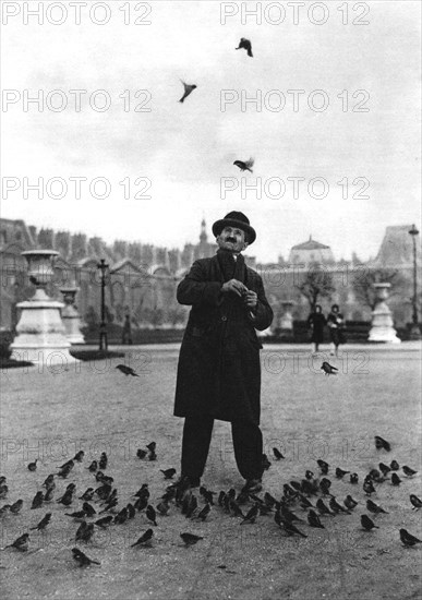 A bird charmer, Paris, 1931.Artist: Ernest Flammarion