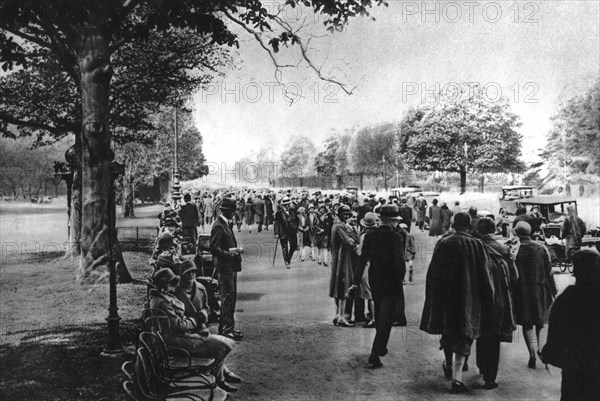 Avenue Foch leading from the Etoile to the Bois de Boulogne, Paris, 1931. Artist: Ernest Flammarion