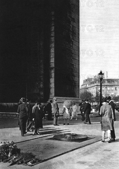 Tomb of the Unknown Soldier, Paris, 1931.Artist: Ernest Flammarion