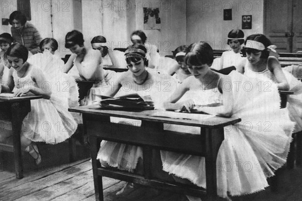 School of young dancing girls at the Opera, Paris, 1931.Artist: Ernest Flammarion
