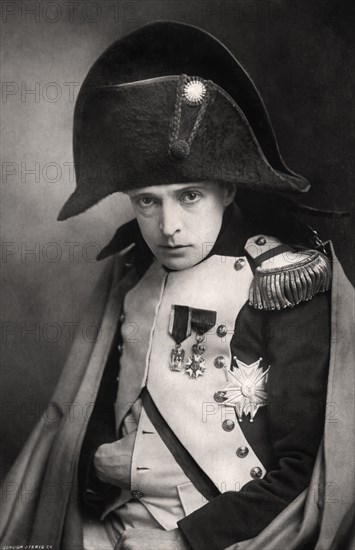 John Martin-Harvey (1863-1944), English actor, early 20th century.Artist: London Stereoscopic & Photographic Co