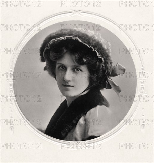 Nina Sevening, British actress, early 20th century.Artist: Rita Martin