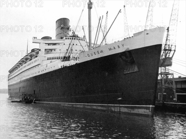 Ocean liner RMS 'Queen Mary', 20th century. Artist: Unknown