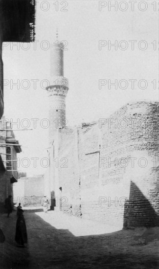 Backstreet and old mosque, Baghdad, Iraq, 1917-1919. Artist: Unknown