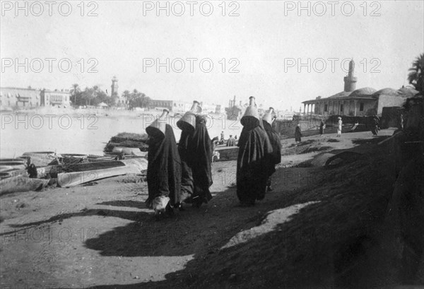 Women water carriers, Tigris River, Baghdad, Iraq, 1917-1919. Artist: Unknown