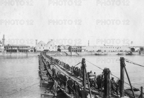 Kotah boat bridge, Baghdad, Iraq, 1917-1919. Artist: Unknown