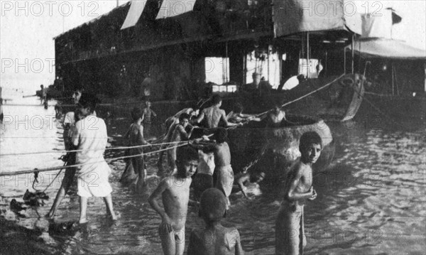 Two decker barge used to move British troops up the Tigris from Amarah to Baghdad, 1918. Artist: Unknown