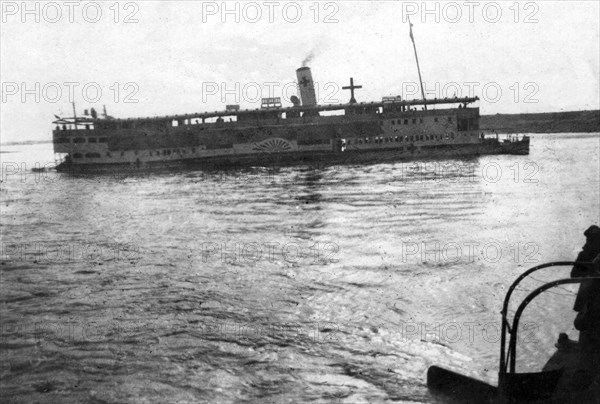 Red Cross river boat going up the Tigris River, Mesopotamia, WWI, 1918. Artist: Unknown