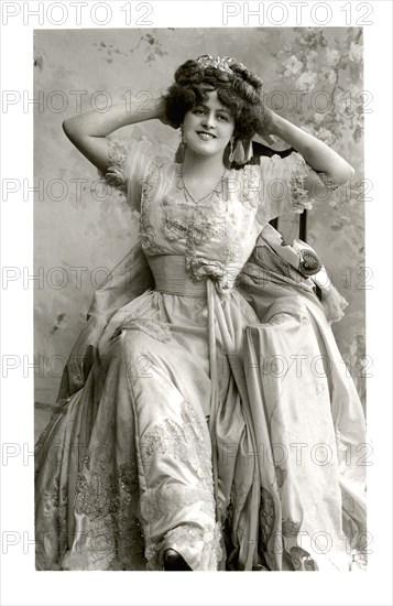 Marie Studholme (1875-1930), English actress, 1900s.Artist: Foulsham and Banfield