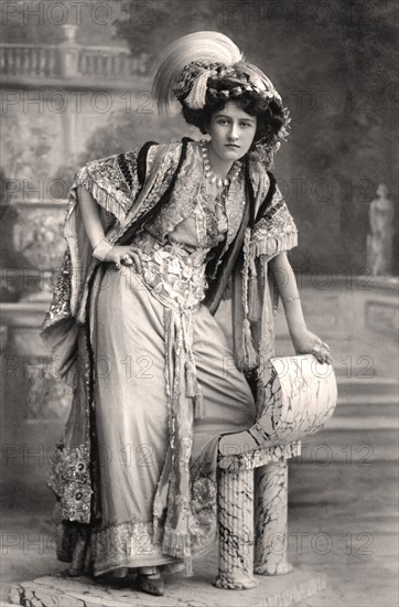 Elizabeth Firth, actress, 1908.Artist: Foulsham and Banfield