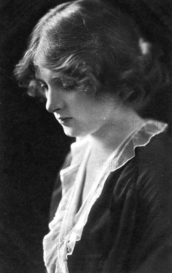 Gladys Cooper (1888-1971), English actress, 1900s.Artist: CW Faulkner & Co.