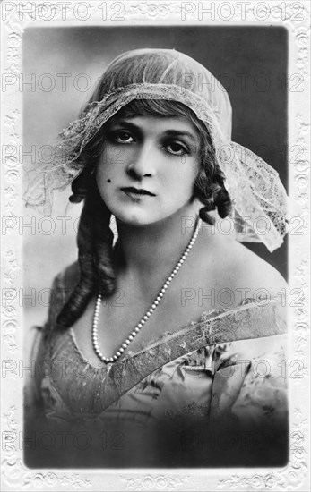 Gladys Cooper (1888-1971), English actress, 1900s.Artist: Rita Martin