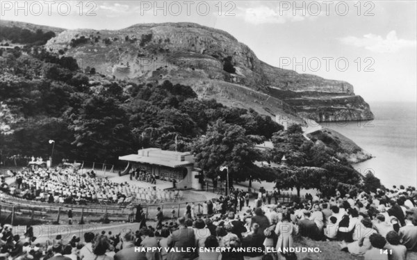 Happy Valley entertainers, Llandudno, 20th century. Artist: Unknown