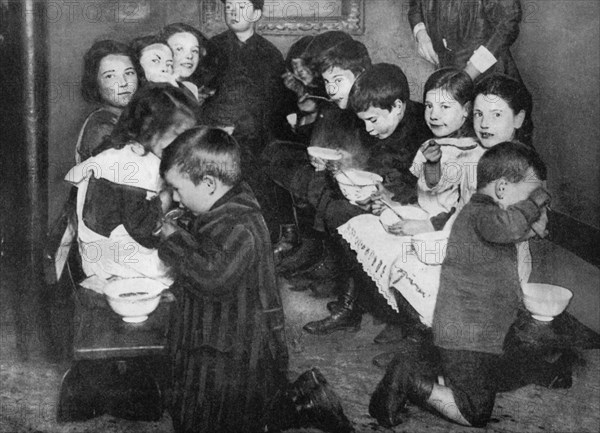 Children in a communal kitchen, London, 1917 (1936). Artist: Unknown