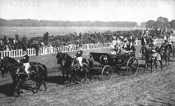 The king and queen arriving at the Leopardstown races, Dublin, July 1911, (1936). Artist: Unknown