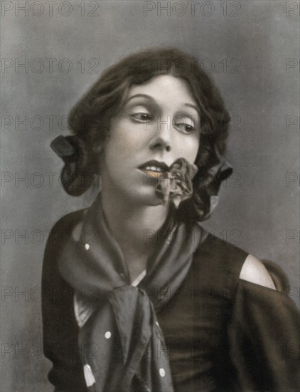 Dorothy Grahame in La Danse Des Apaches (1904), 1911-1912. Artist: Unknown