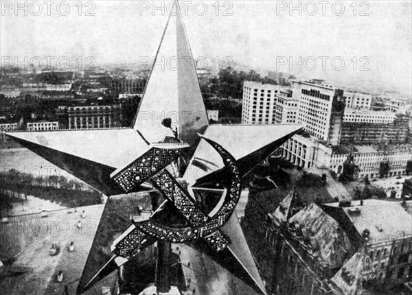 The Soviet star surmounting the Nikolsky Tower of the Kremlin, Moscow, 1935. Artist: Unknown
