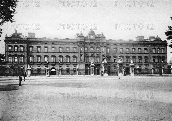 Buckingham Palace before its restoration, London, 1926-1927.Artist: King