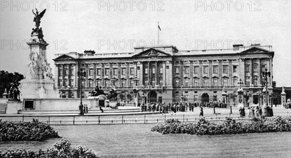 Buckingham Palace after its restoration, London, 1926-1927.Artist: McLeish