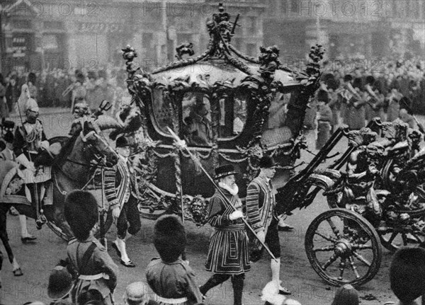 The royal coach on its way to open parliament, London, 1926-1927. Artist: Unknown