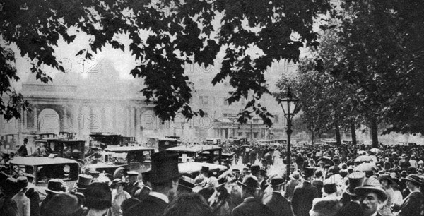 Hyde Park on a fine Ascot Sunday, London, 1926-1927. Artist: Unknown