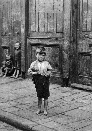 An East End child, London, 1926-1927. Artist: Unknown