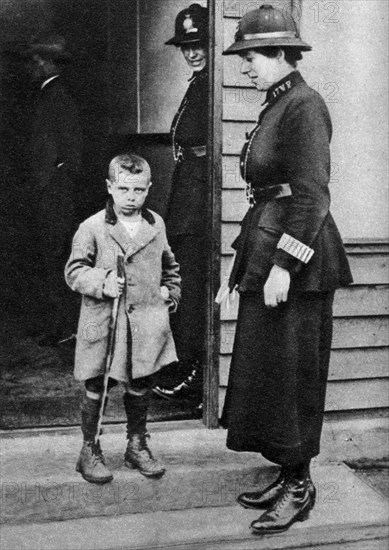 An East End child and a policewoman, London, 1926-1927. Artist: Unknown