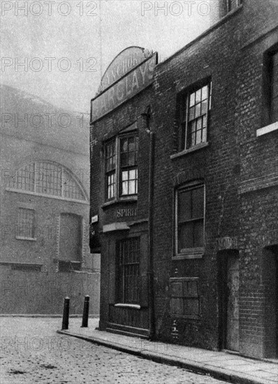 The 'Anchor' tavern at the corner of Bankend and Bankside, London, 1926-1927.Artist: Whiffin