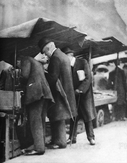 Bookstalls of the Farringdon Road market, London, 1926-1927.Artist: Walter Benington