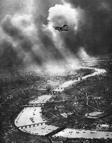 View of London, 1926-1927. Artist: Captain Alfred G Buckham