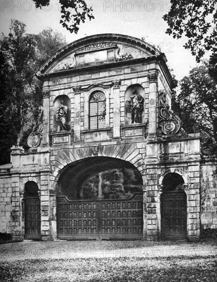 Temple Bar, Theobalds Park, near Cheshunt, Hertfordshire, 1926-1927. Artist: McLeish