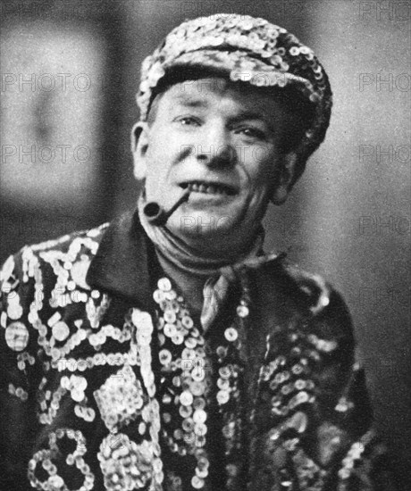 Pearly king, London, 1926-1927. Artist: Hoppe