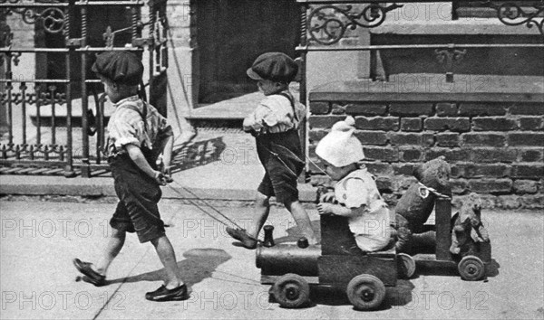 Young children playing in the street, London, 1926-1927. Artist: Unknown