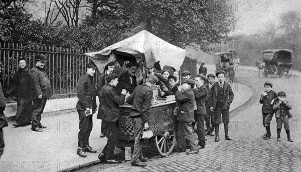 Italian ice cream or 'hoky' seller, London, early 1900s, (1926-1927). Artist: Taylor