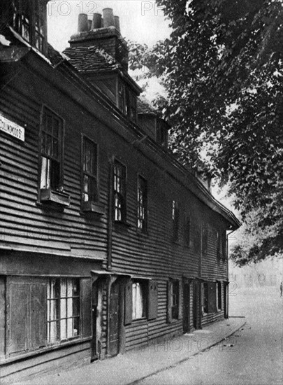 An old wooden house in Collingwood Street, London, 1926-1927.Artist: Whiffin