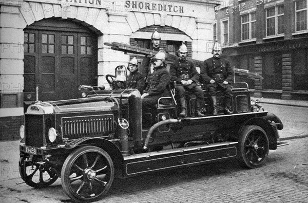 A fire engine, Shoreditch, London, 1926-1927. Artist: Brightman