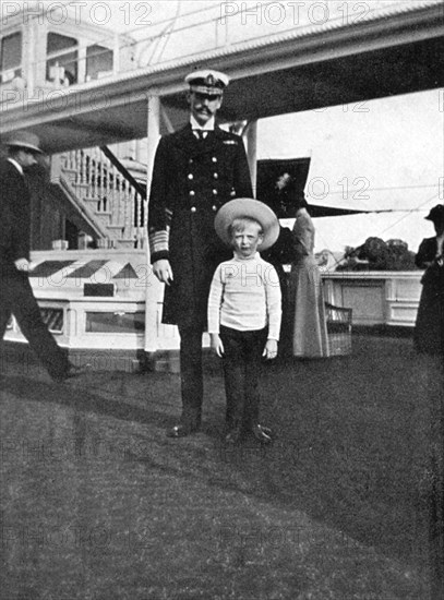 King Haakon VII of Norway (1872-1957) with his son Olav (1903-1991), 1908.Artist: Queen Alexandra