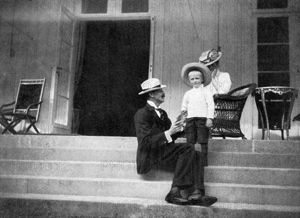 King Haakon VII of Norway, his son Olav and Princess Victoria at Bygdøy, Norway, 1908.Artist: Queen Alexandra