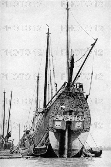 Chinese junk, 1922. Artist: BT Prideaux