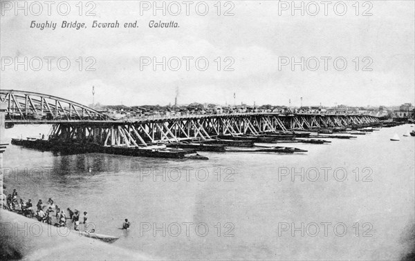 Howrah Bridge over the Hooghly River, Calcutta, India, early 20th century. Artist: Unknown